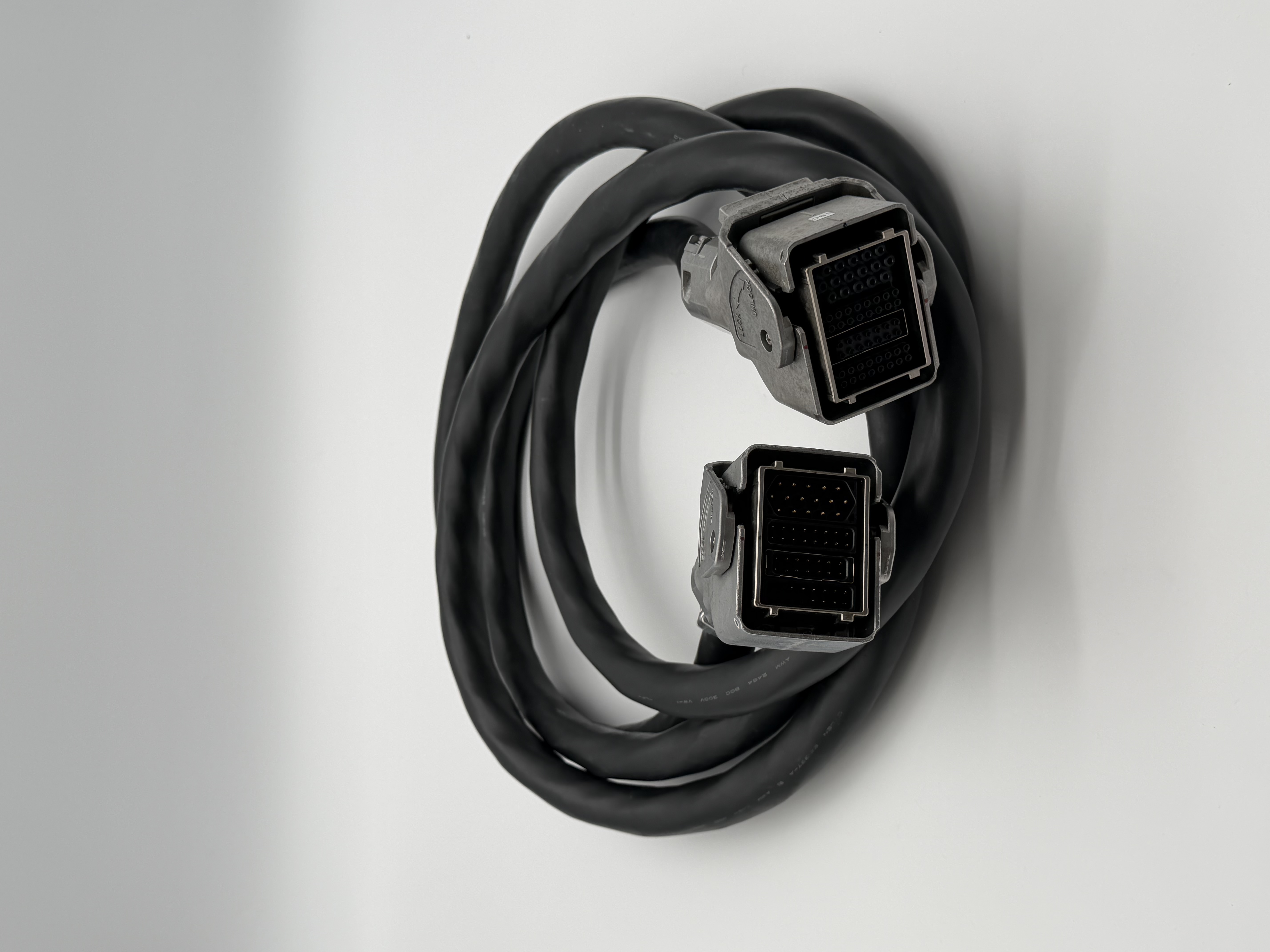 HW1271526-4 / 4M Control Cable