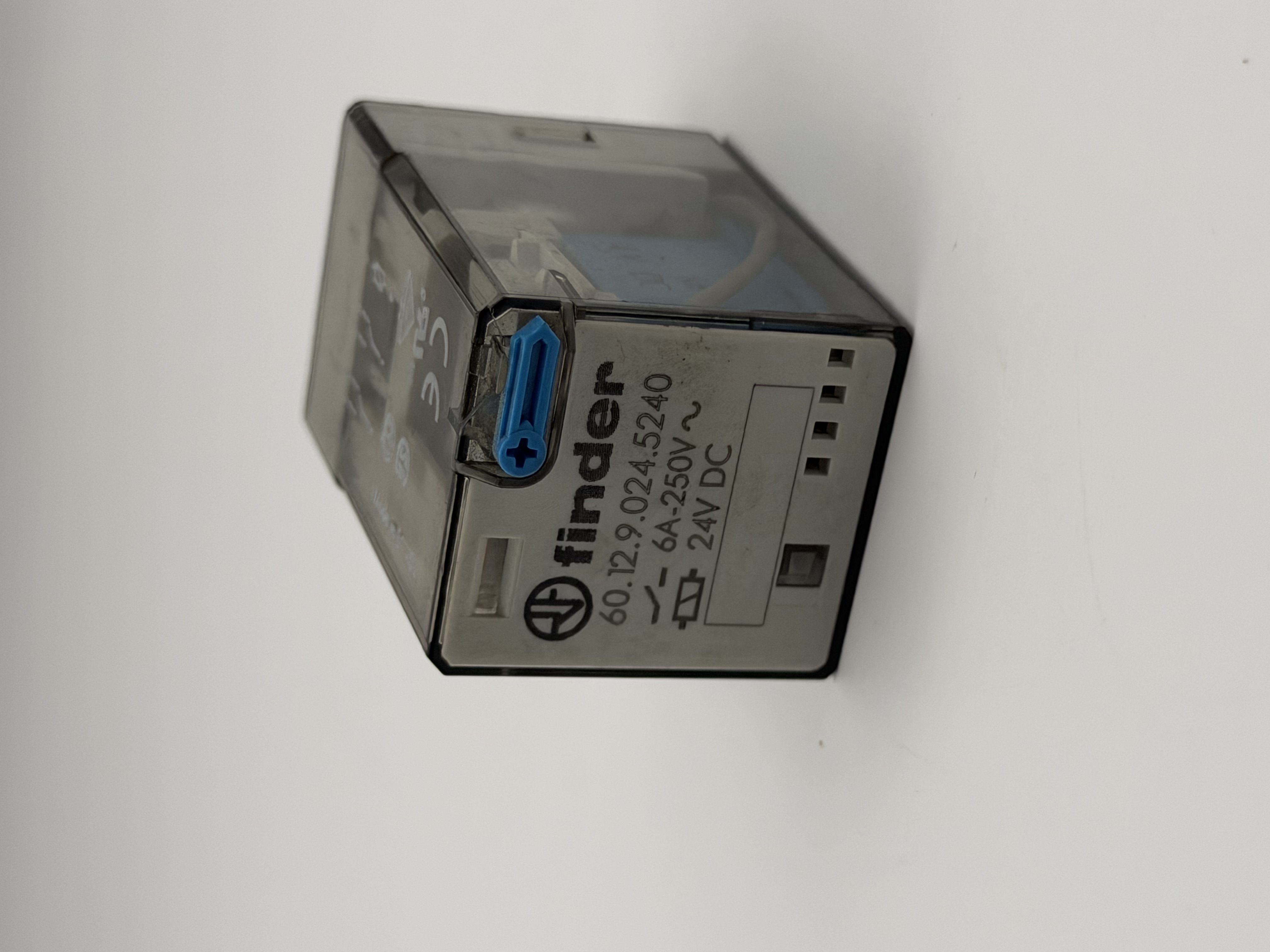 60.12.9.024.5240 24VDC DPDT 8-Pin 6A 250VAC Plug-In Relay