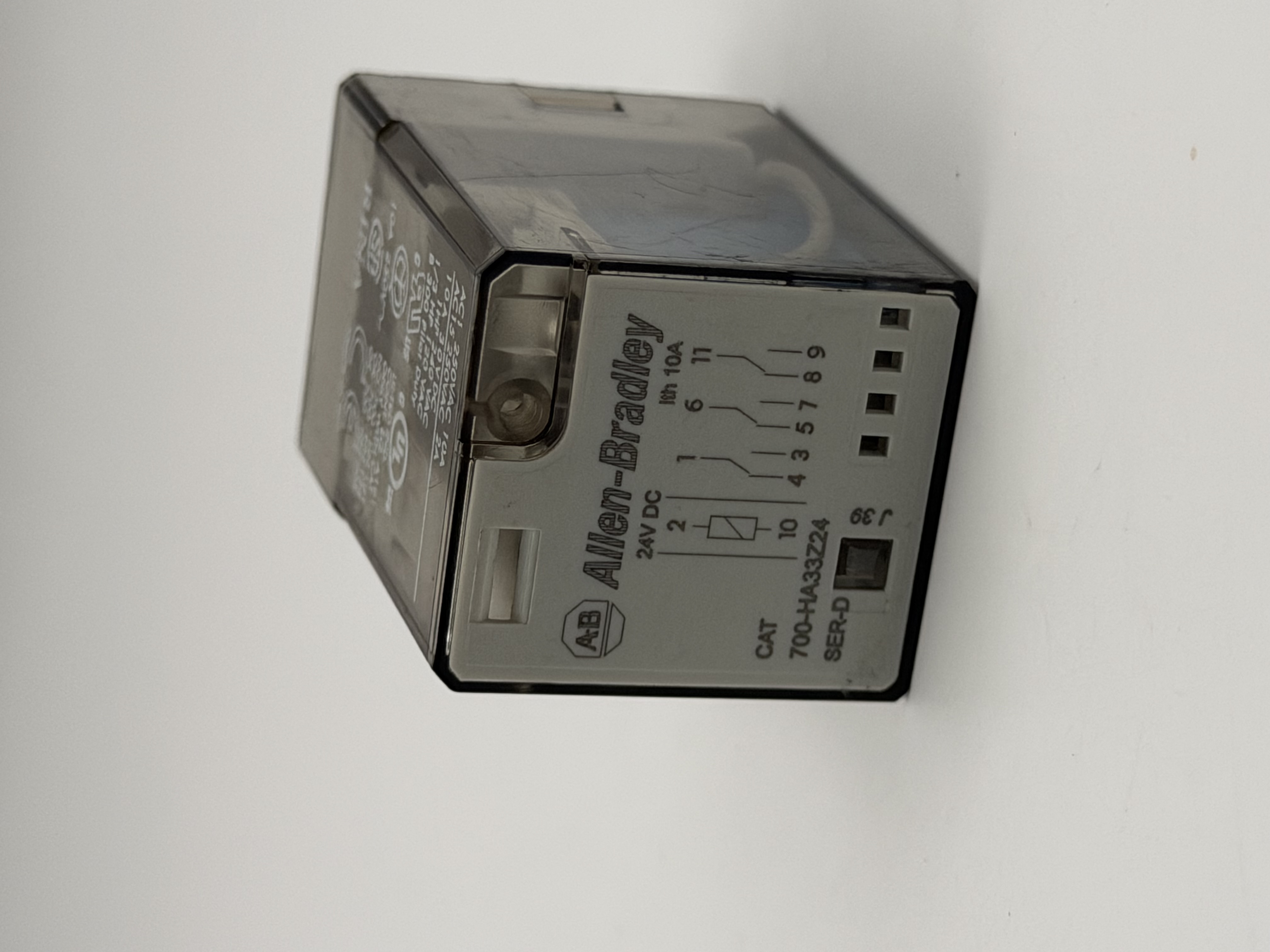 700-HA33Z24 Series D 24VDC 3PDT 10A Plug-In Relay