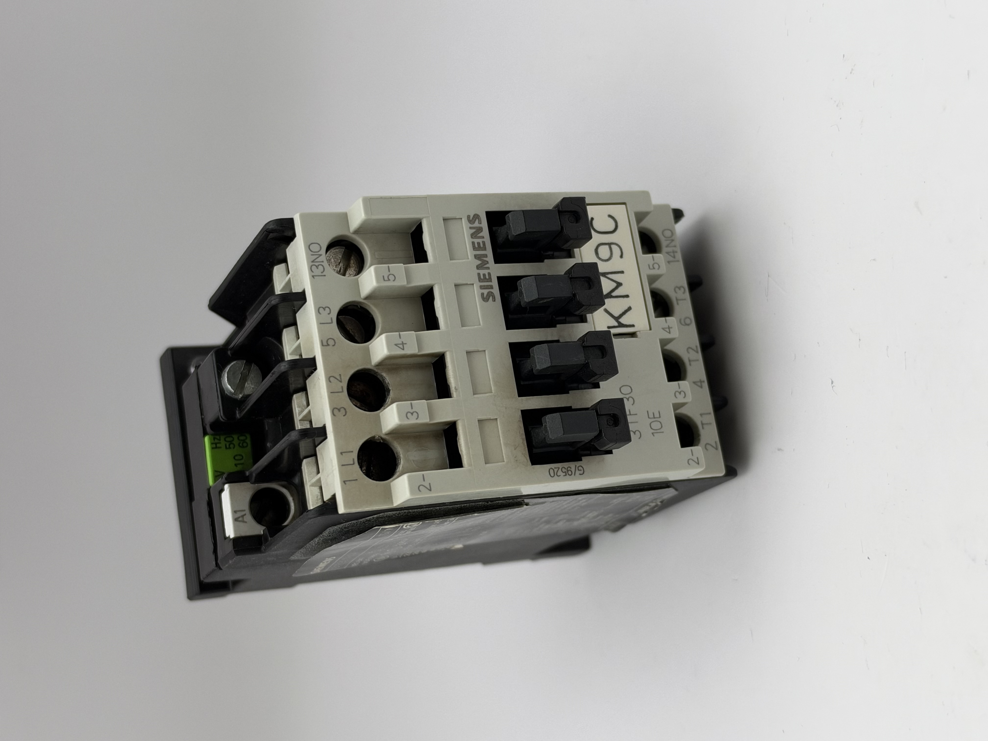 3TF3010-0A 3TF30 Contactor 9A AC-3 20A AC-1 600VAC 3-Pole