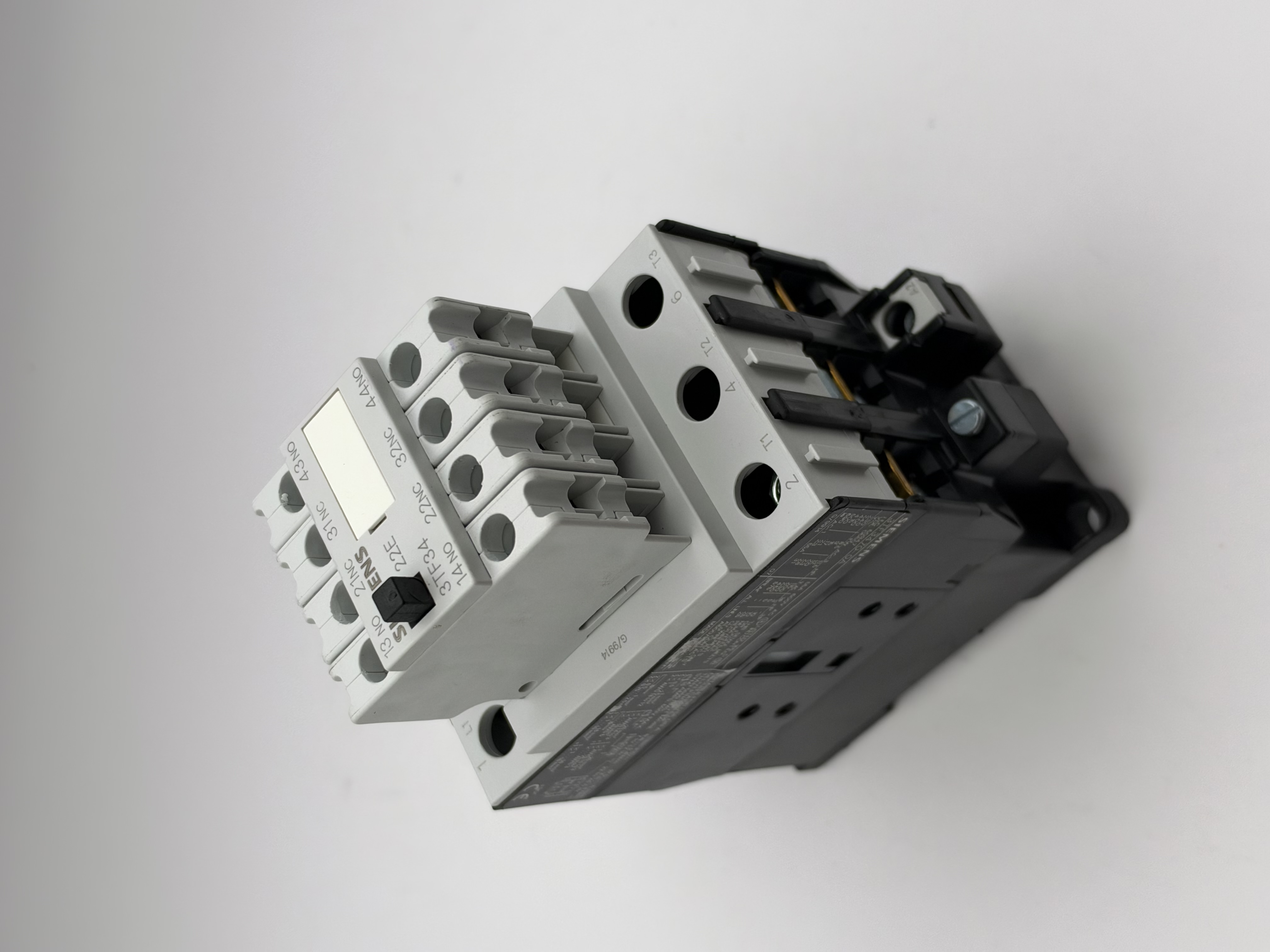3TF34 Contactor w/ 22E Auxiliary Contact Block 3TF3470-0A