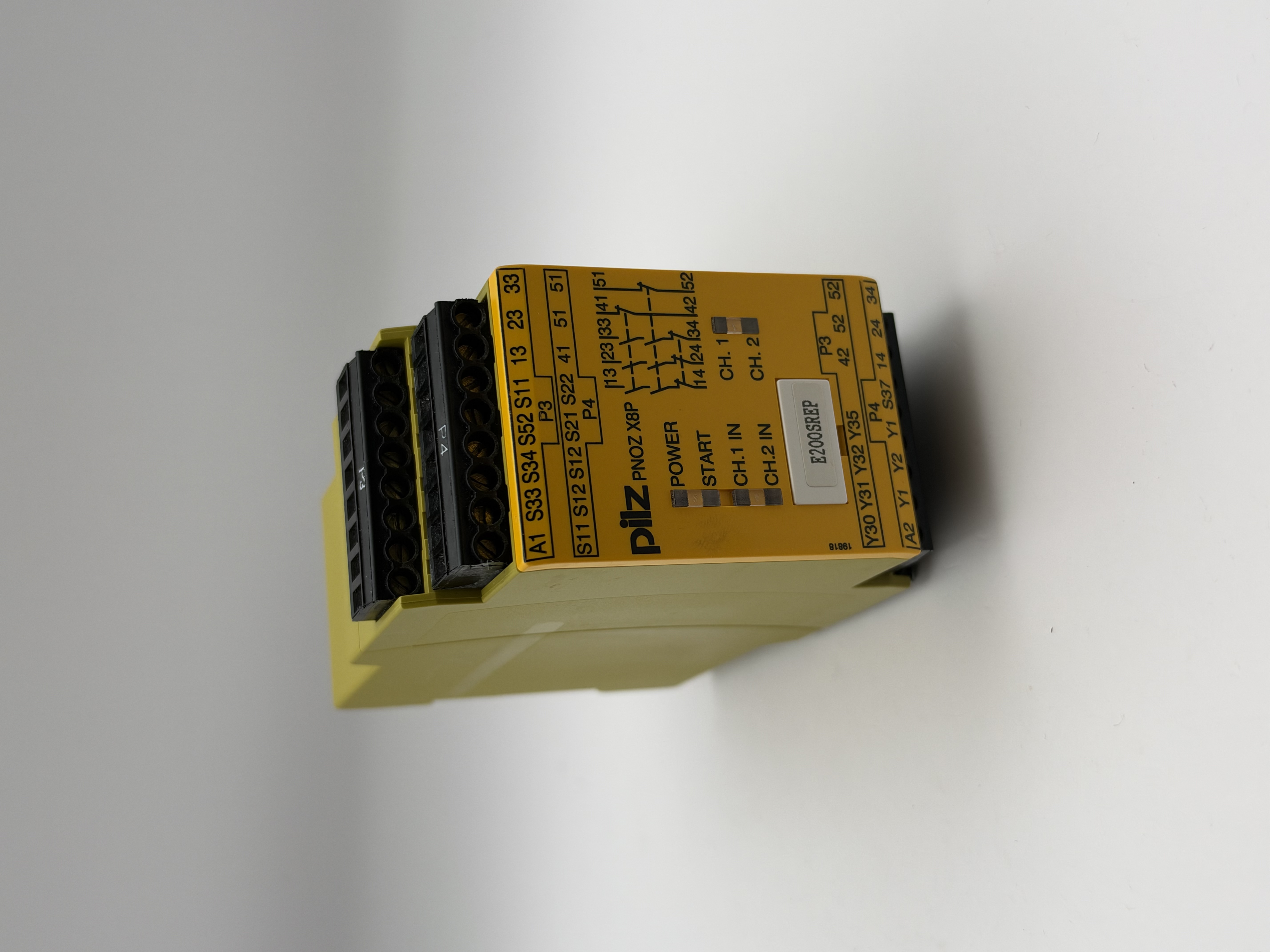 PNOZ X8P 24 VDC 3n/o 2n/c 2so 777760 Safety Relay