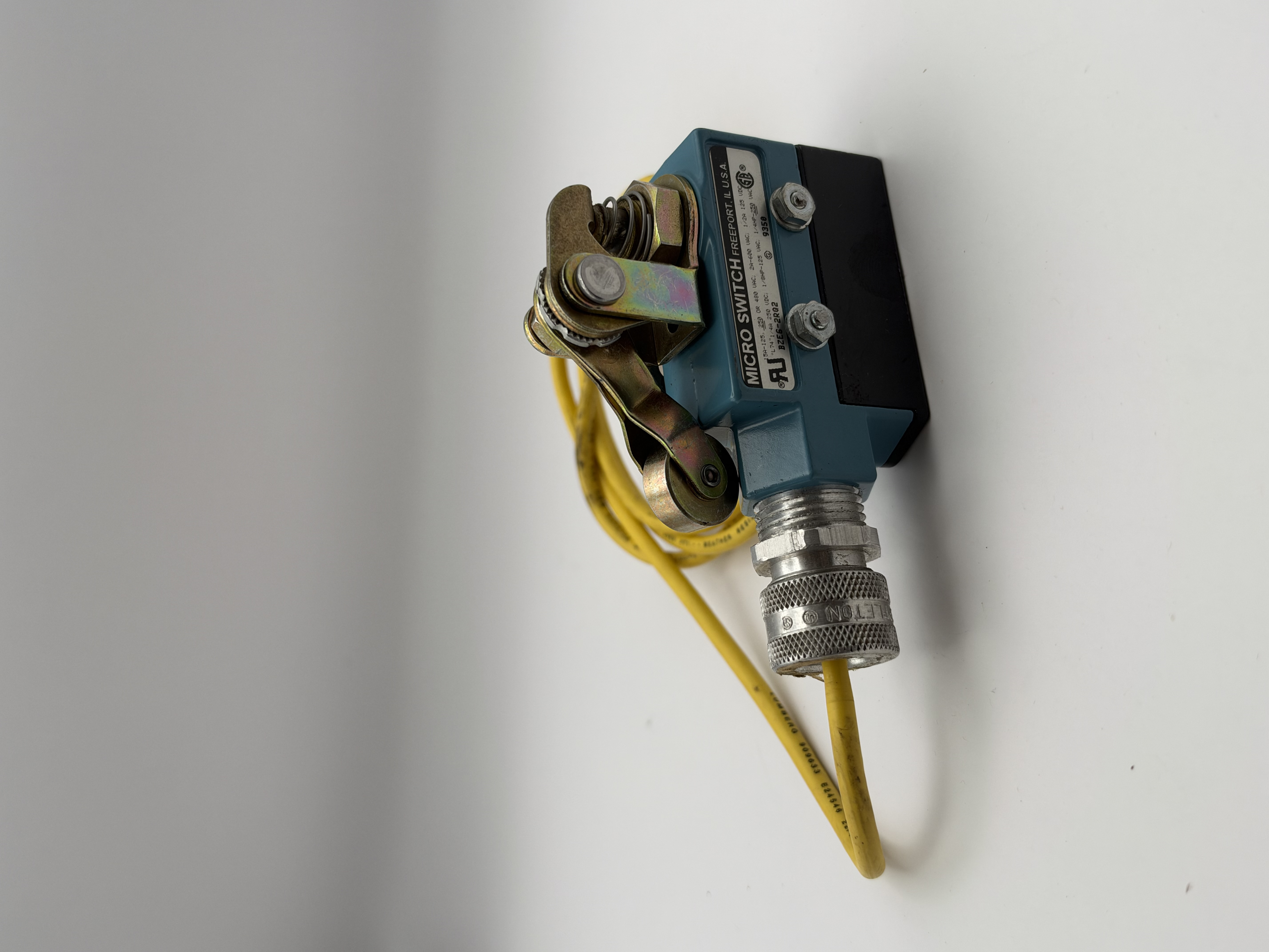 MICRO SWITCH BZE6-2RQ2 Heavy Duty Limit Switch Roller Lever